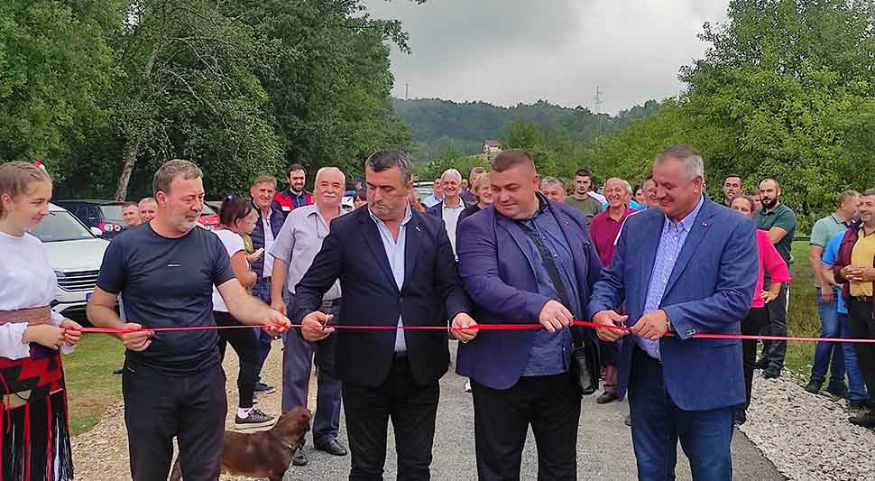 OTVORENA DIONICA PUTA LUKE-KLJEŠTANI Višković: Vlada vodi računa o ravnomjernom razvoju Srpske