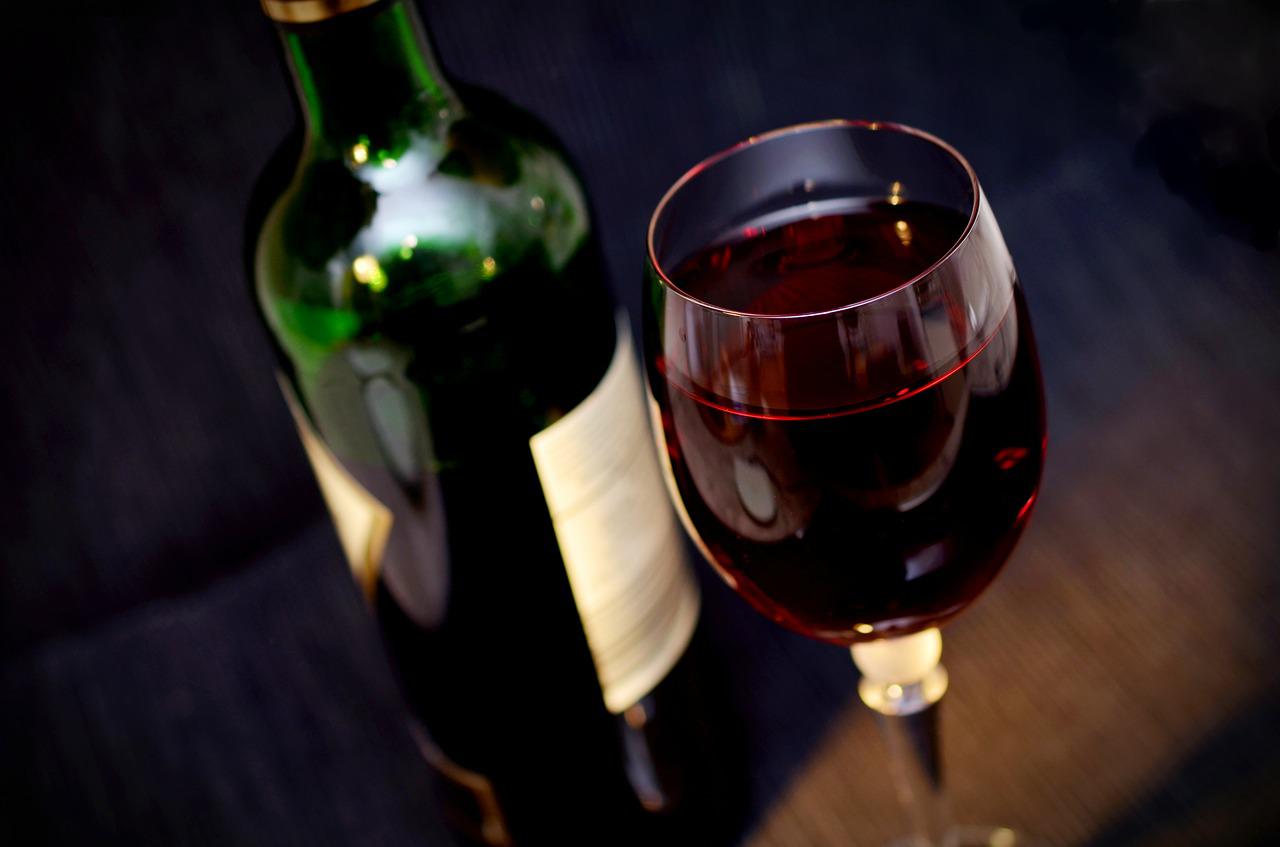 VELIKO HAPŠENJE U ITALIJI Kriminalci falsifikovali francusko vino i prodavali boce po cijeni do 15.000 evra