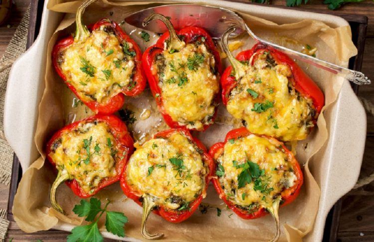 Recept za polizati prste: Zapečene paprike sa sirom