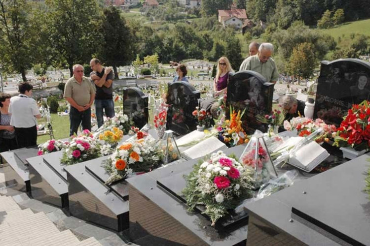 SJEĆANJE NA TRAGEDIJU U BUDVI KOJA JE BANJALUKU ZAVILA U CRNO Drugi talas potopio brod i odnio pet života