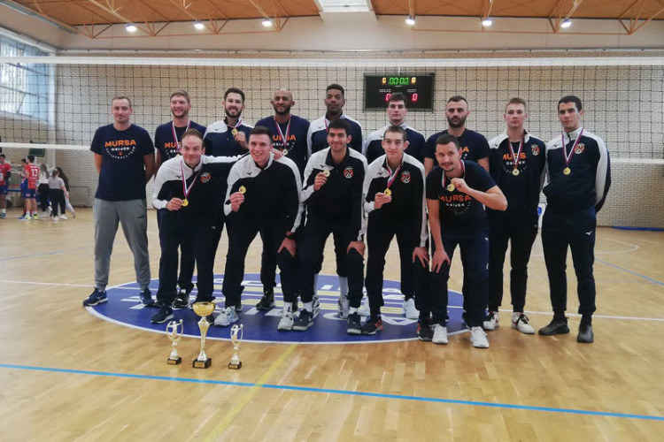 HRVATSKI TIM SLAVIO U BANJALUCI Trofej turnira “Limun Papić” Mursi