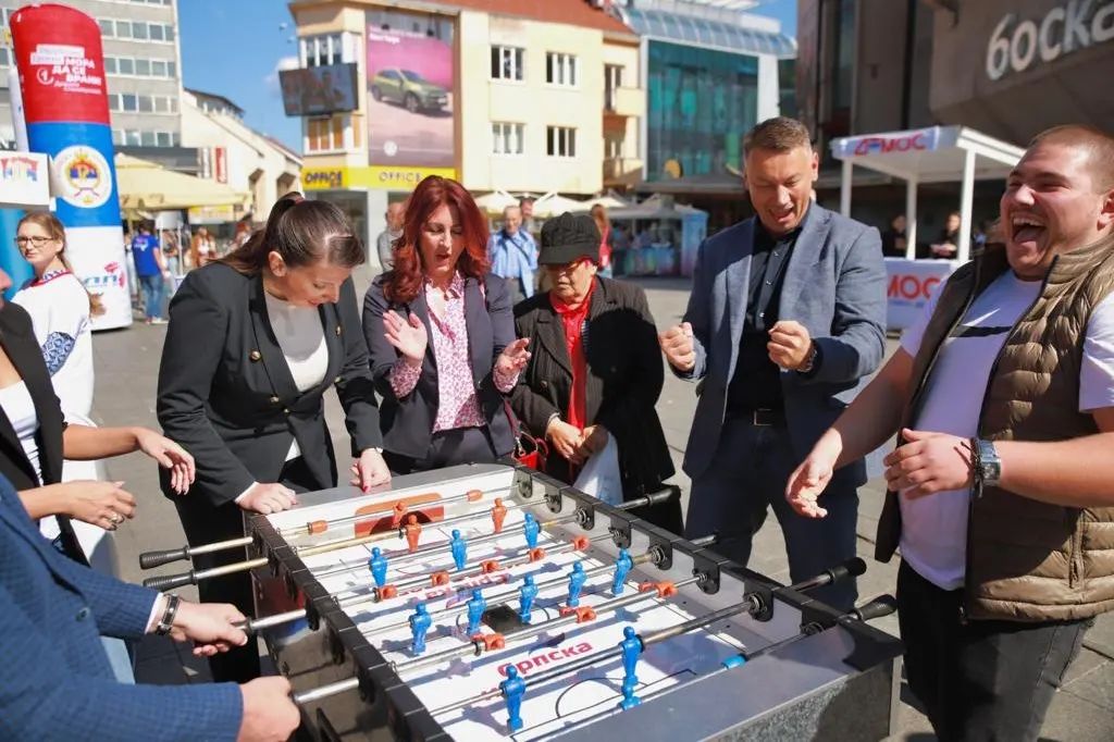 "OVO JE DOBAR ZNAK ZA MENE" Nenad Nešić ima razloga za slavlje, veselio se na Trgu Krajine (FOTO)