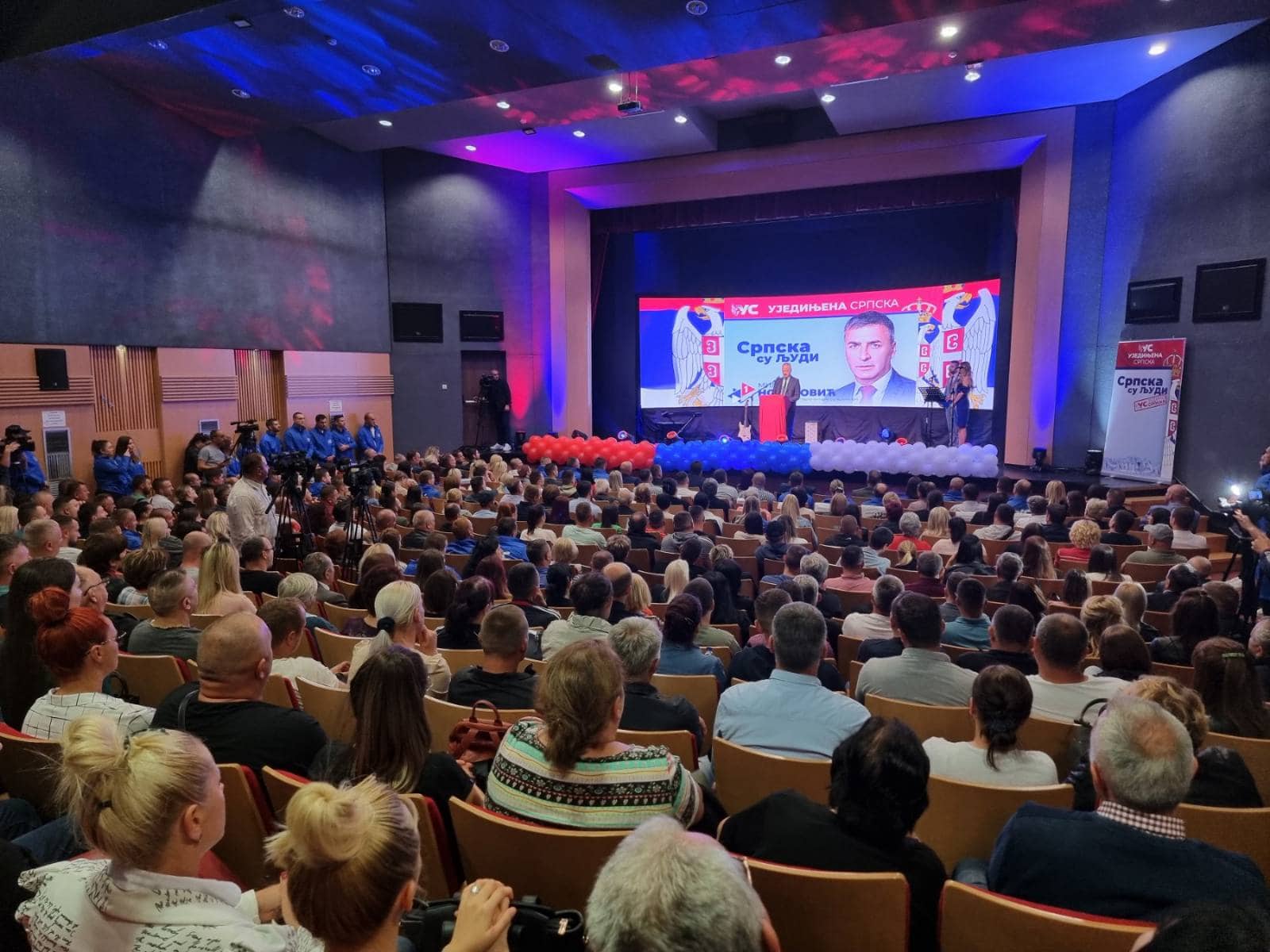 UJEDINJENA SRPSKA I DALJE DOMINIRA NA SKUPOVIMA Obratio se Novitović i najavio duplu pobjedu (FOTO)
