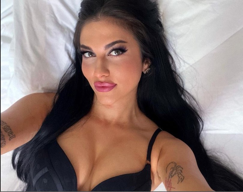 PETRUŠOVSKA NASTAVLJA DA PROVOCIRA Skinula se u seksi donji veš i objavila fotografije (FOTO)