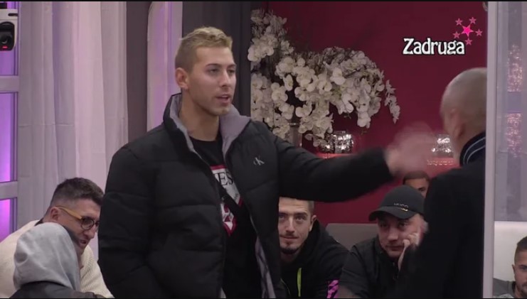 „MASNI, DLAKAVI VEPAR!“ Boža Džons razvezao jezik nakon Carevih prozivki, pljušte uvrede