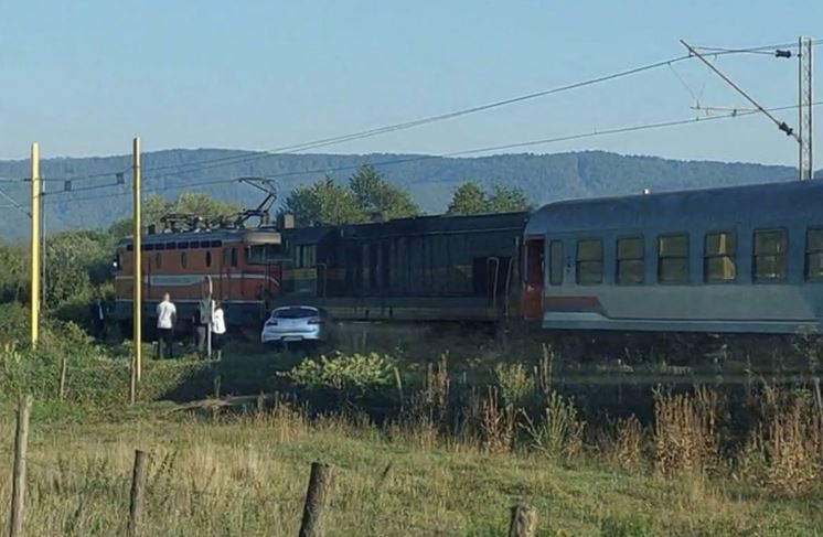 PRUŽNI PRELAZ BEZ RAMPE Sudar voza i automobila kod Banjaluke