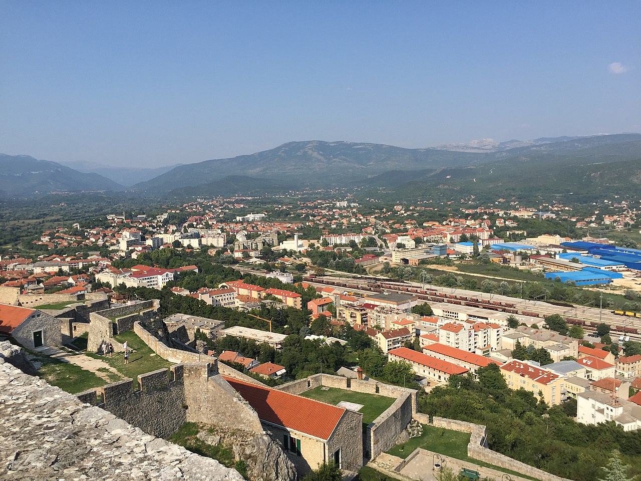 Sedmoro Srba iz Knina osuđeno zbog pjesama na „Fejsbuku“