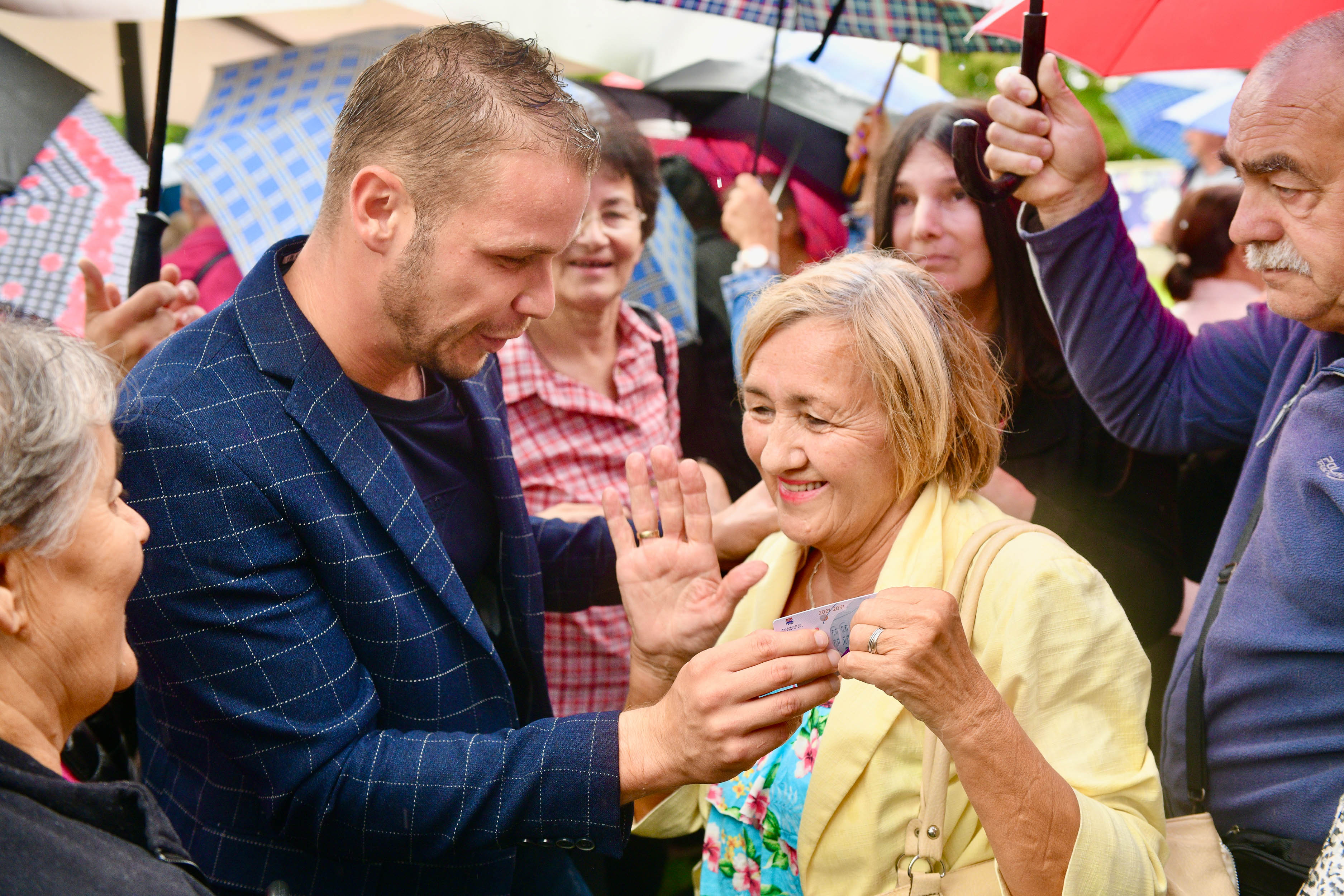 LIJEPE VIJESTI ZA BANJALUČKE PENZIONERE Besplatan prevoz za one sa najnižom penzijom, za ostale povoljniji 30 odsto