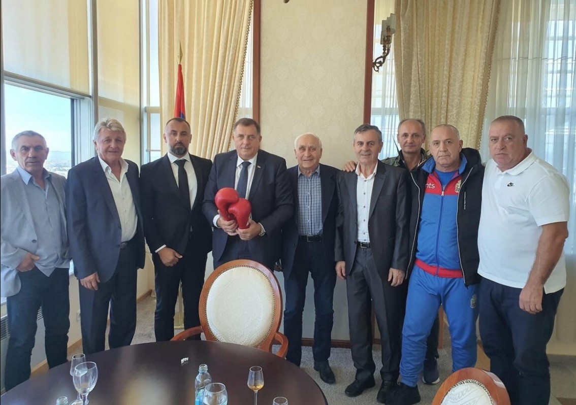 DODIK MEĐU LEGENDAMA Posjetio Bokserski klub "Slavija" (FOTO)
