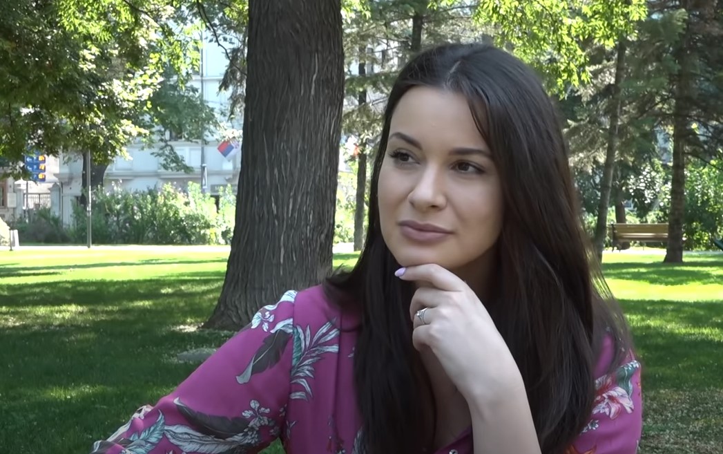 VAŽI ZA NAJLJEPŠU SRPSKU VODITELJKU Dragana Kosjarina sve "oduvala" svojim izgledom (FOTO)