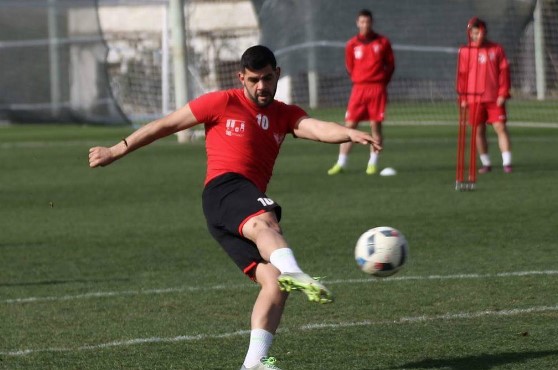 UGLEDNI ČASOPIS GA SVRSTAO MEĐU 50 NAJVEĆIH FUDBALSKIH TALENATA Danas igra po niželigaškim dolinama za gajbu piva i radi sa strane kao fitnes trener