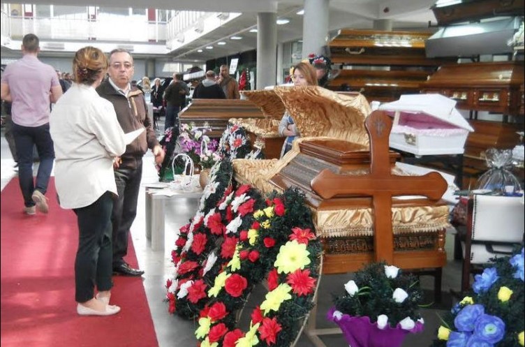 KRSTOVI, VIJENCI, SANDUCI SA KLIMOM... U Nišu organizuju Grobarijadu, pozivaju na zabavu i druženje
