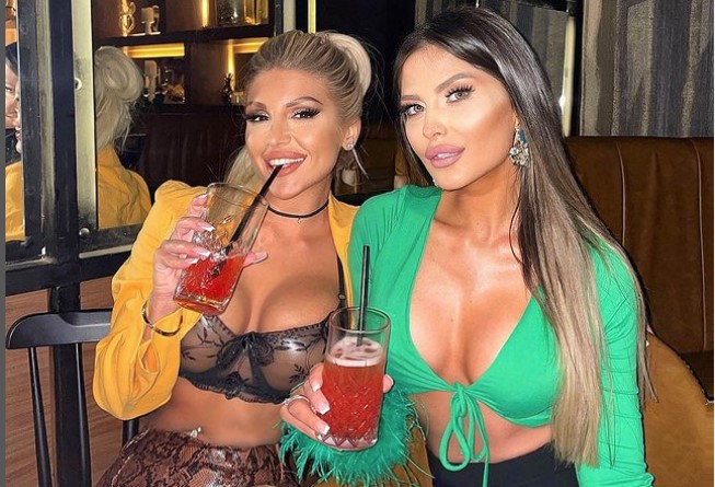 “BLAGO KUĆI KOJU ZAOBIĐEMO” Atraktivne voditeljke podijelile fotografiju iz provoda, evo šta im je poručila jedna pratiteljka