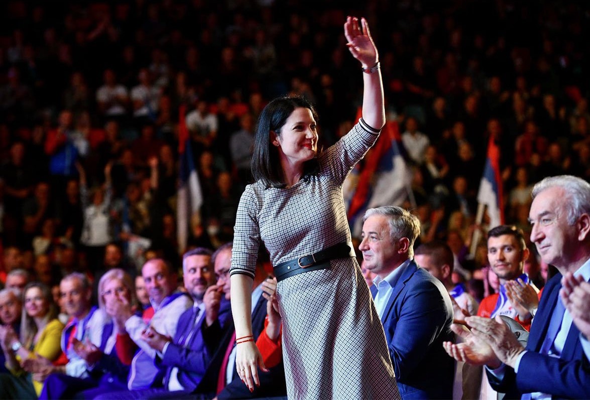 JELENA TRIVIĆ, POBJEDA ZA NAREDNE DECENIJE: "U nedjelju ćemo izvojevati pobjedu naroda nad kriminalom, korupcijom..."