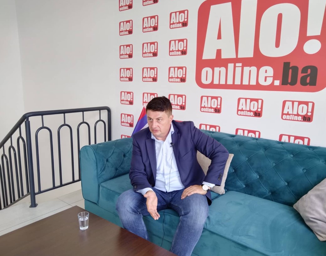 ZVANIČNO Milan Radović više nije poslanik (VIDEO)