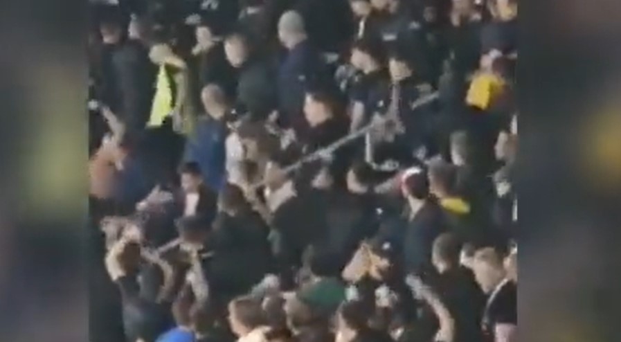 NEREDI U BUKUREŠTU Policija razdvajala navijače Rumunije i BiH (VIDEO)