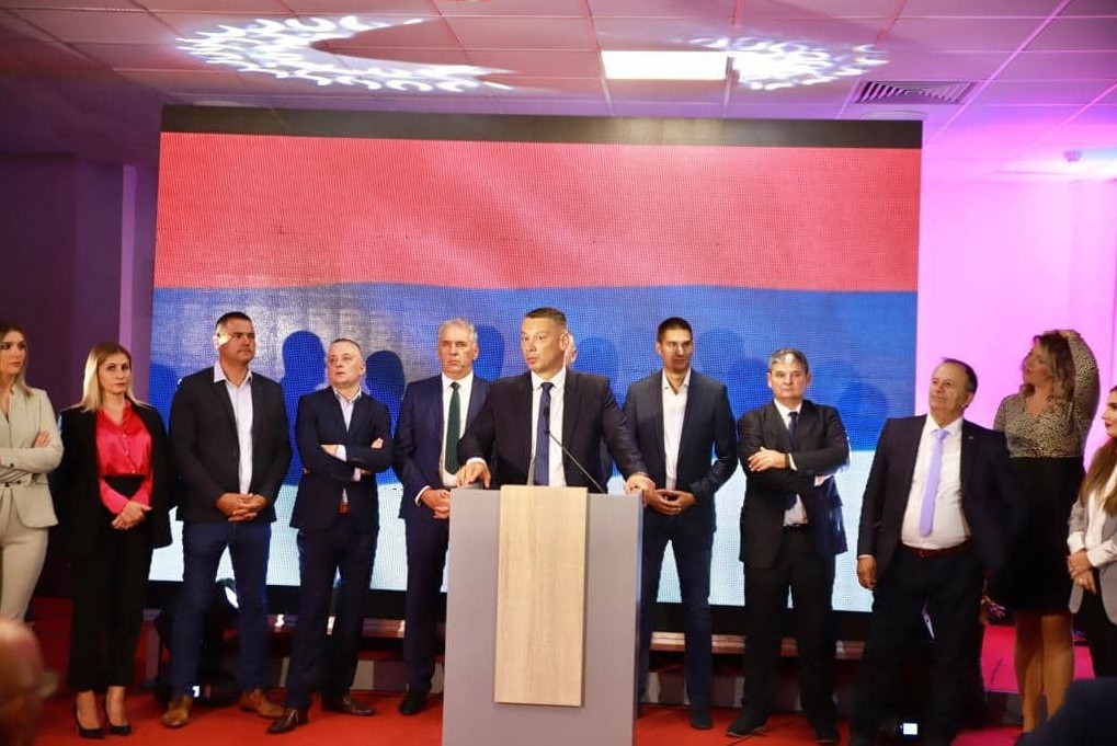 NEŠIĆ I JOVIČIĆ U TREBINJU: DNS je Treći put za infrastrukturu, povezivanje, posao i platu od 2.000 maraka za 4 godine