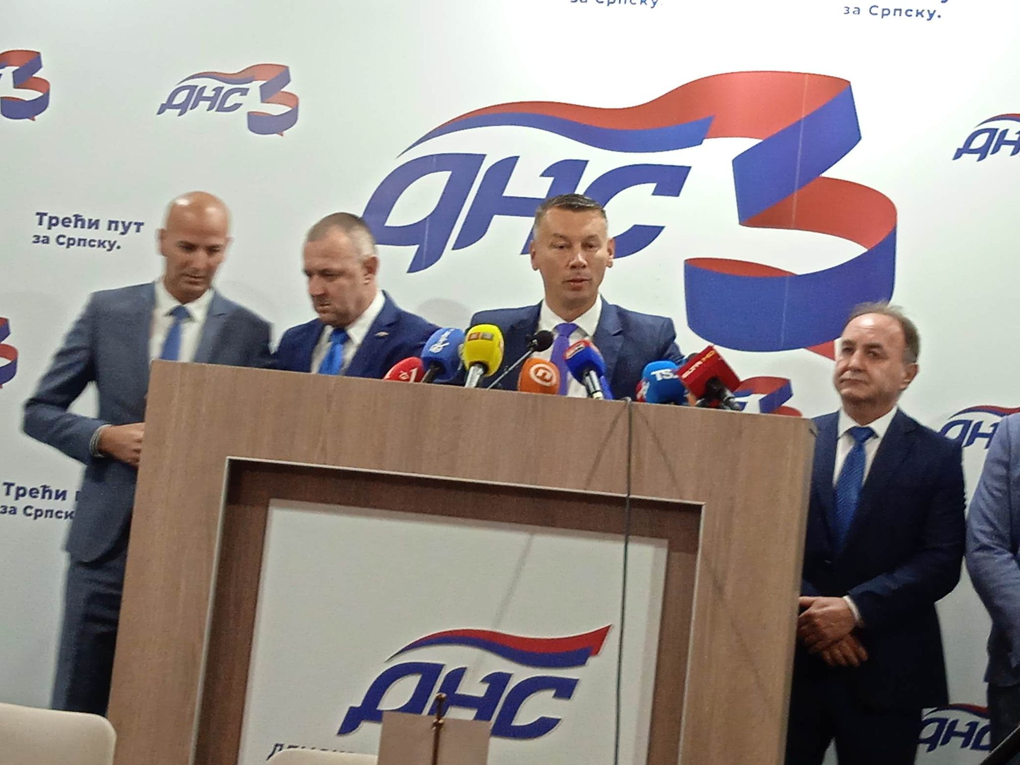 NEŠIĆ I JOVIČIĆ SAOPŠTILI SVOJE ODLUKE Ne povlačimo se!