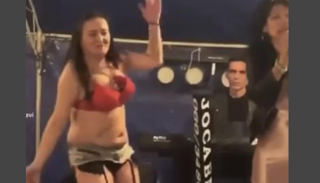 VIDEO GOVORI VIŠE OD RIJEČI Pojavio se novi snimak plesačice sa vašara, reakcije ne prestaju (VIDEO)