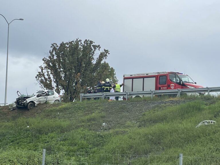 JEDNA OSOBA POGINULA Teška saobraćajna nesreća na auto- putu “9. januar”