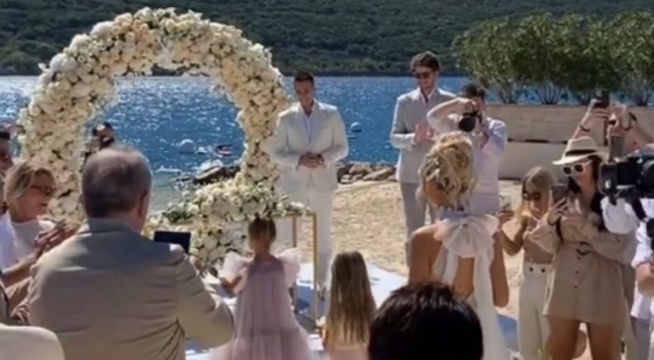 NOVA SNAJKA ĐOKOVIĆA NAJVESELIJA Zavirite na drugi dan svadbe, luda žurka na plaži uz Sašu Kovačevića (VIDEO)