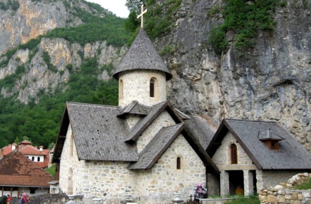 MANASTIR KUMANICA NAZIVAJU OSTROGOM U SRBIJI Zbog legendarnih priča i mnogih čuda nije srušen