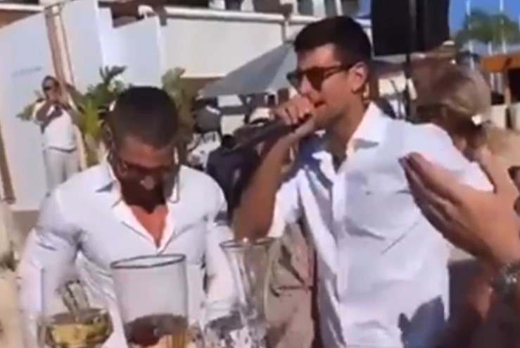 ĐOKOVIĆ REKET ZAMIJENIO MIKROFONOM Zapjevao tokom drugog dana svadbe brata Đorđa (VIDEO)