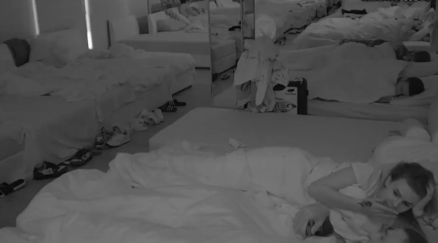 VRELE IGRARIJE U "BELOJ KUĆI" NE PRESTAJU Anita se krišom uvukla ovom zadrugaru u krevet, ne gubi vrijeme (VIDEO)