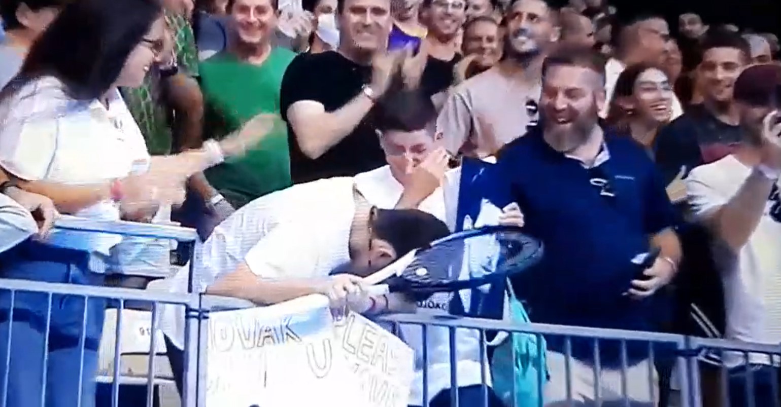 NOLETOV GEST ODUŠEVIO SVE Poklonio reket dječaku, a onda su uslijedile suze (VIDEO)