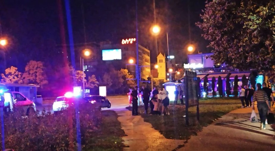 INCIDENT ISPRED NARGILA BARA U SARAJEVU U tuči izboden muškarac: Privedeno više osoba, vozila Hitne pomoći odvozila povrijeđene