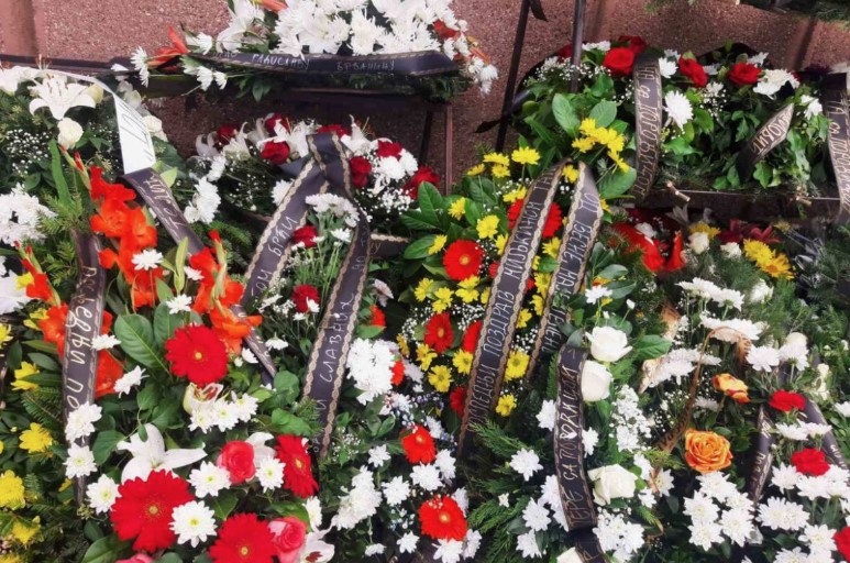 OSIM STEVANDIĆA NIKO OD PREDSTAVNIKA VLASTI NIJE SE POJAVIO Sahranjen Radoslav Brđanin, bivši šef Kriznog štaba Srpske Autonomne Oblasti Krajina i potpredsednik Vlade RS