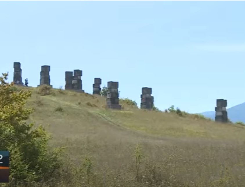 NE SMIJEMO ZABORAVITI! Obilježena 81 godina od ustaškog zločina nad 12.000 Srba u Garavicama (VIDEO)