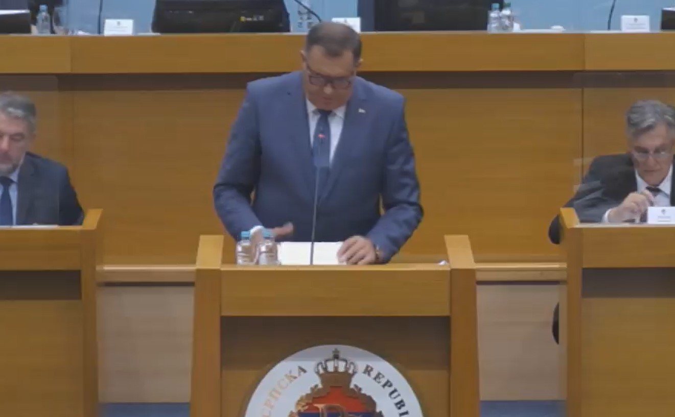 POSEBNA SJEDNICA NSRS Milorad Dodik: Vitalni interes ću potegnuti bez oklijevanja