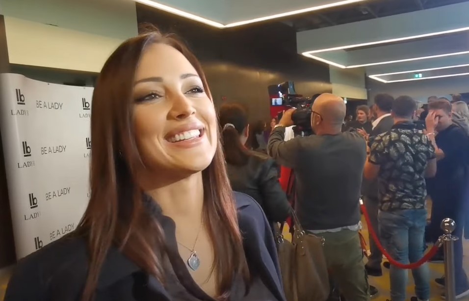 ALEKSANDRA PRIJOVIĆ IZDVOJILA MASNU SUMU ZA TORBICU I CIPELE Brenina snajka zasijala na promociji svekrvinog brenda