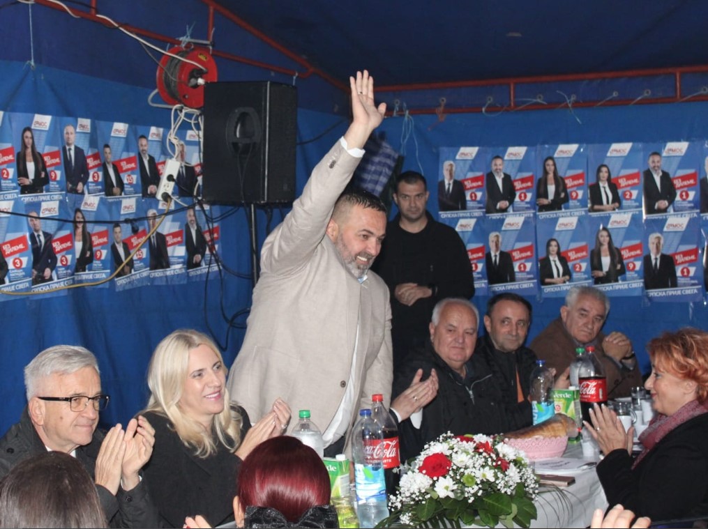 TRIBINA DEMOSA U KARANOVCU KOD BANJALUKE Stanarević: "Izađite na izbore i birajte, nemoj poslije da kukate"