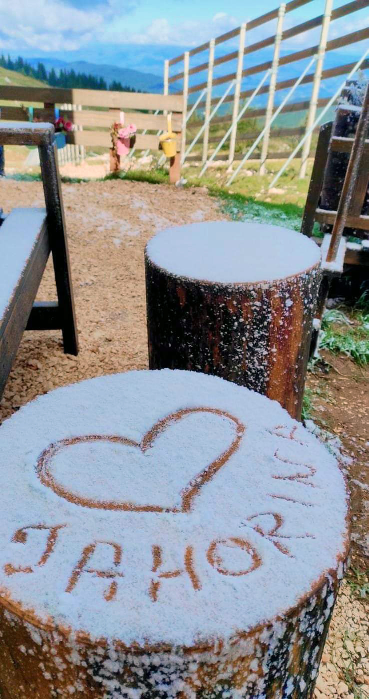 S LJUBAVLJU SA JAHORINE Na olimpijskoj ljepotici pao prvi snijeg