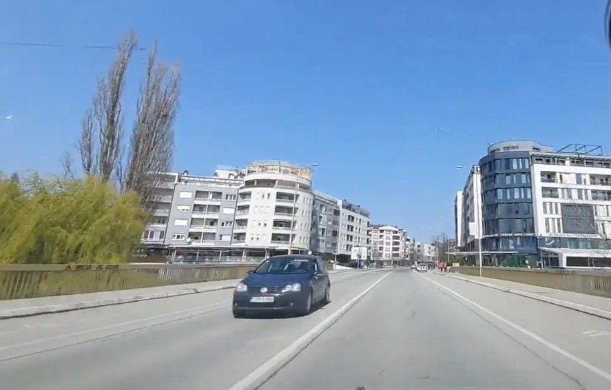 MLADIĆ OSTAVIO SMIJEŠNU PORUKU I MOLI ZA POMOĆ Izgubio u Banjaluci guči jaknu, broj telefona crnke, a evo gdje su mu pare (FOTO)