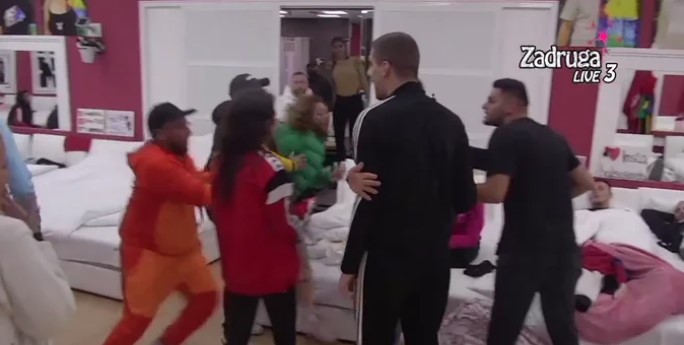 RUSVAJ U SPAVAĆOJ SOBI Neca i Peca zaratili sa Stefanom Radićem, umiješao se i Đogani (VIDEO)