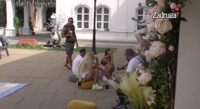 SUKOB U ZADRUZI, PLJUŠTALE UVREDE Jelena i Ćertić zaratili kao nikada, a onda je kaskader polio Golubovićevu (VIDEO)