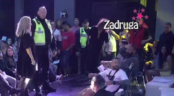 NJIH DVOJE SE NE SMIRUJU Jelena i Ćertić napravili haos! Uroš je pljunuo, ona poletila da ga polije vodom (VIDEO)