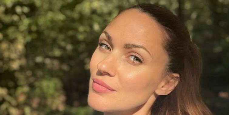 MANEKENKA UŽIVA ČEKAJUĆI TREĆE DIJETE Bojana Barović pokazala stomak (FOTO)