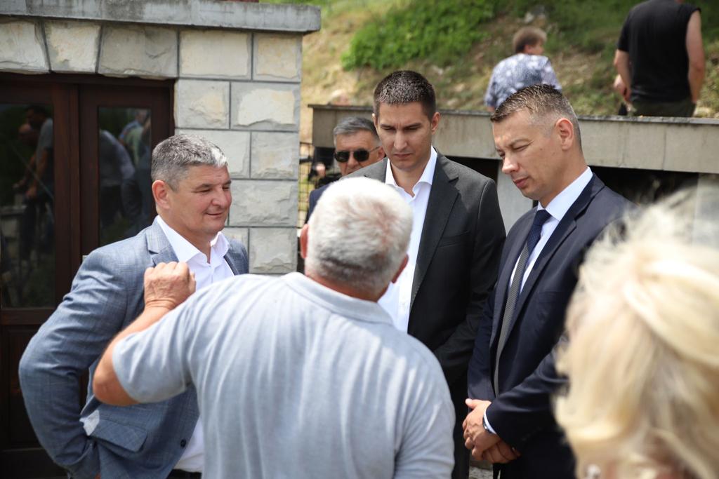 GLAVAŠ POZVAO BIRAČE, PA OBEĆAO Ne glasajte za nosioce lista koji će vratiti mandat, ja sam tu da se iskreno borim za interes svog naroda