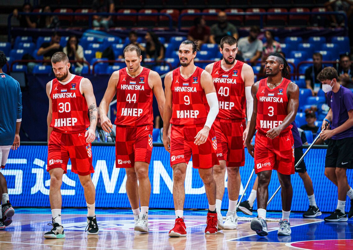 HRVATI NAMJESTILI AZURE NA PUT ORLOVA Srbija igra protiv Italije u osmini finala Evrobasketa ako večeras pobjedi