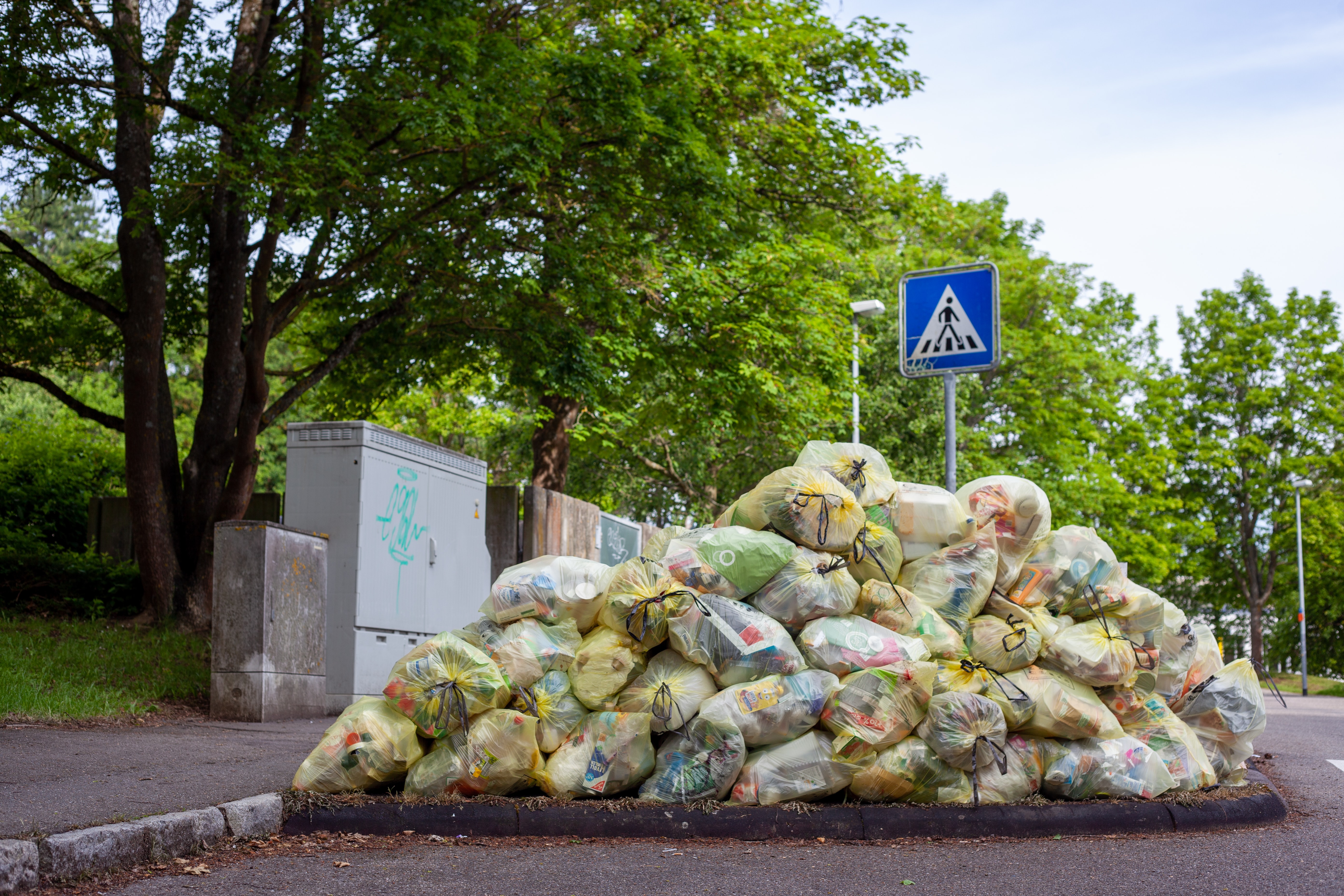 BACE VIŠE HRANE NEGO ŠTO JE UVEZU Evropska Unija godišnje u kontejner baci preko 150 miliona tona prehrambenih proizvoda