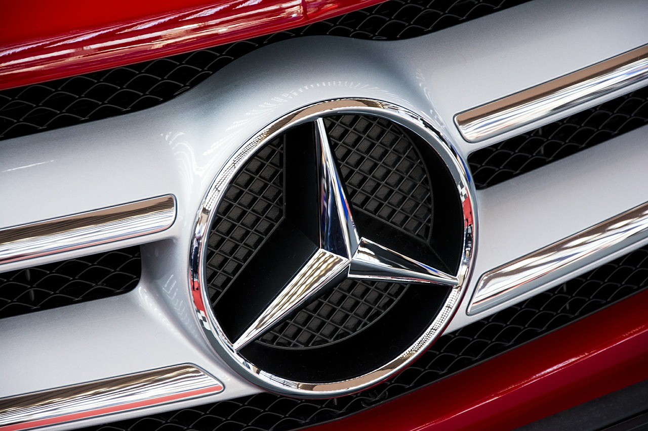 Mercedes želi tehnologiju koja otkriva pijane vozače preko otiska prsta