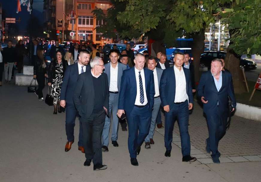 NENAD NEŠIĆ PORUČIO U BRATUNCU “Treći put DNS je put u Otvoreni Balkan, saradnju sa Srbijom i jačanje Srpske” (FOTO)