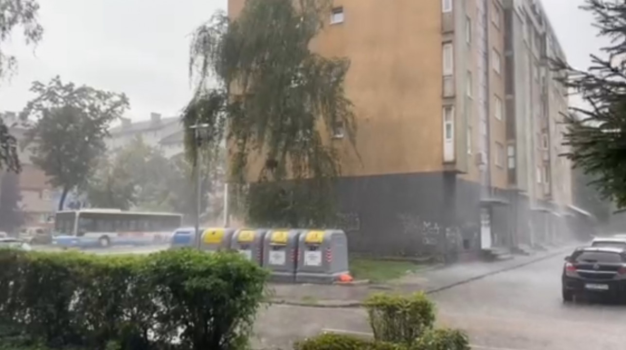 U POSLIJEPODNEVNIM SATIMA Zenicu pogodilo jako nevrijeme praćeno pljuskovima i grmljavinom