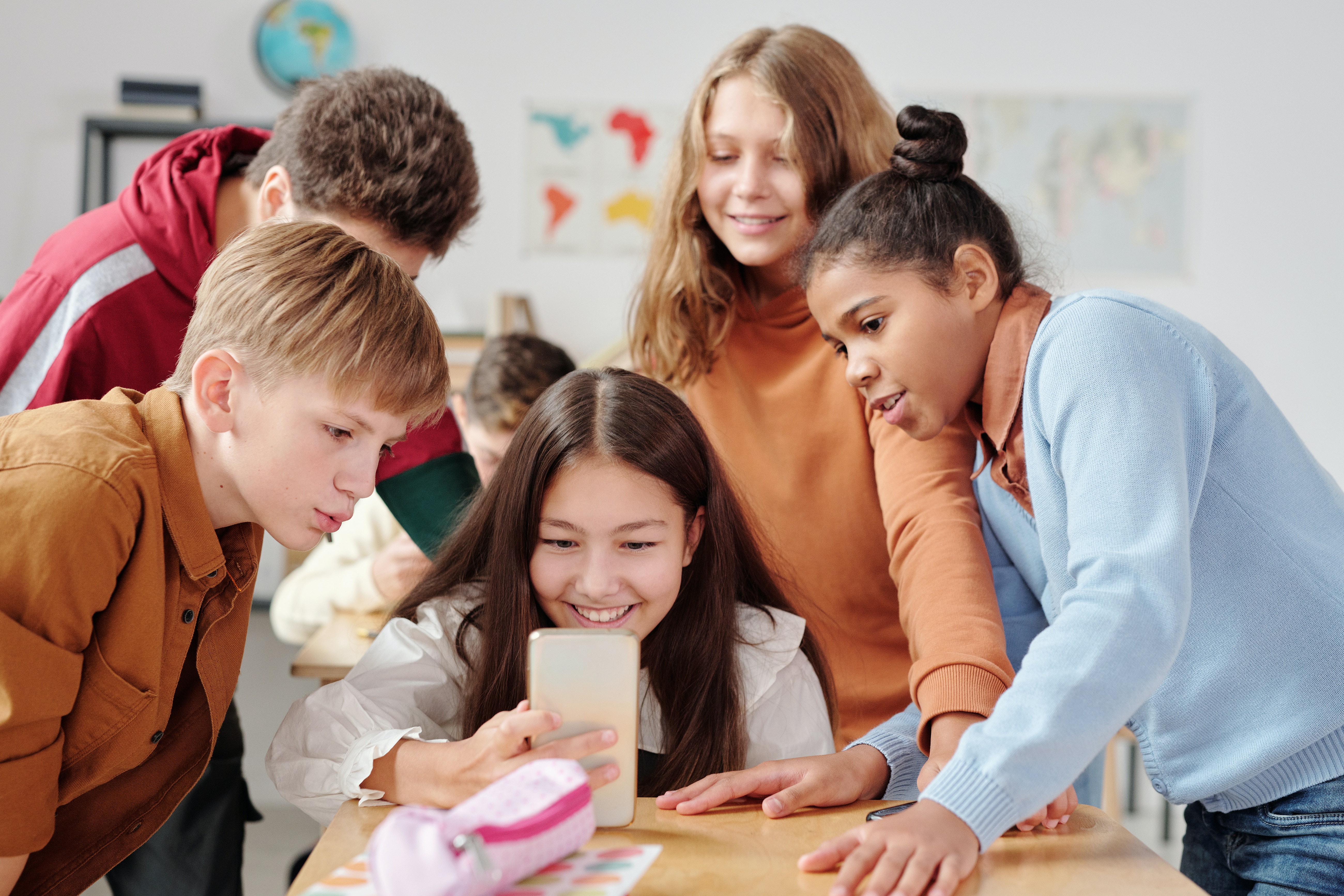 RODITELJI, OPREZ Ovi znakovi pokazuju da su djeca zavisna od društvenih mreža