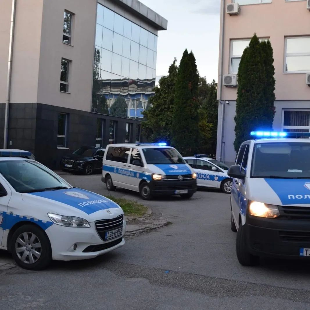 DETALJI UBISTVA U PRIJEDORU Mladić osumnjičen da je poznanika ubio u kući, pa tijelo sakrio na njivi