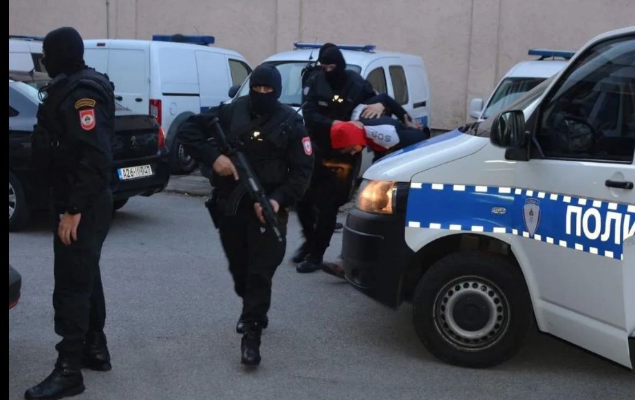 KOMŠIJE SE PLAŠE ZA SVOJU BEZBJEDNOST Petočlana porodica koja je juče uhapšena u policijskoj akciji puštena na slobodu